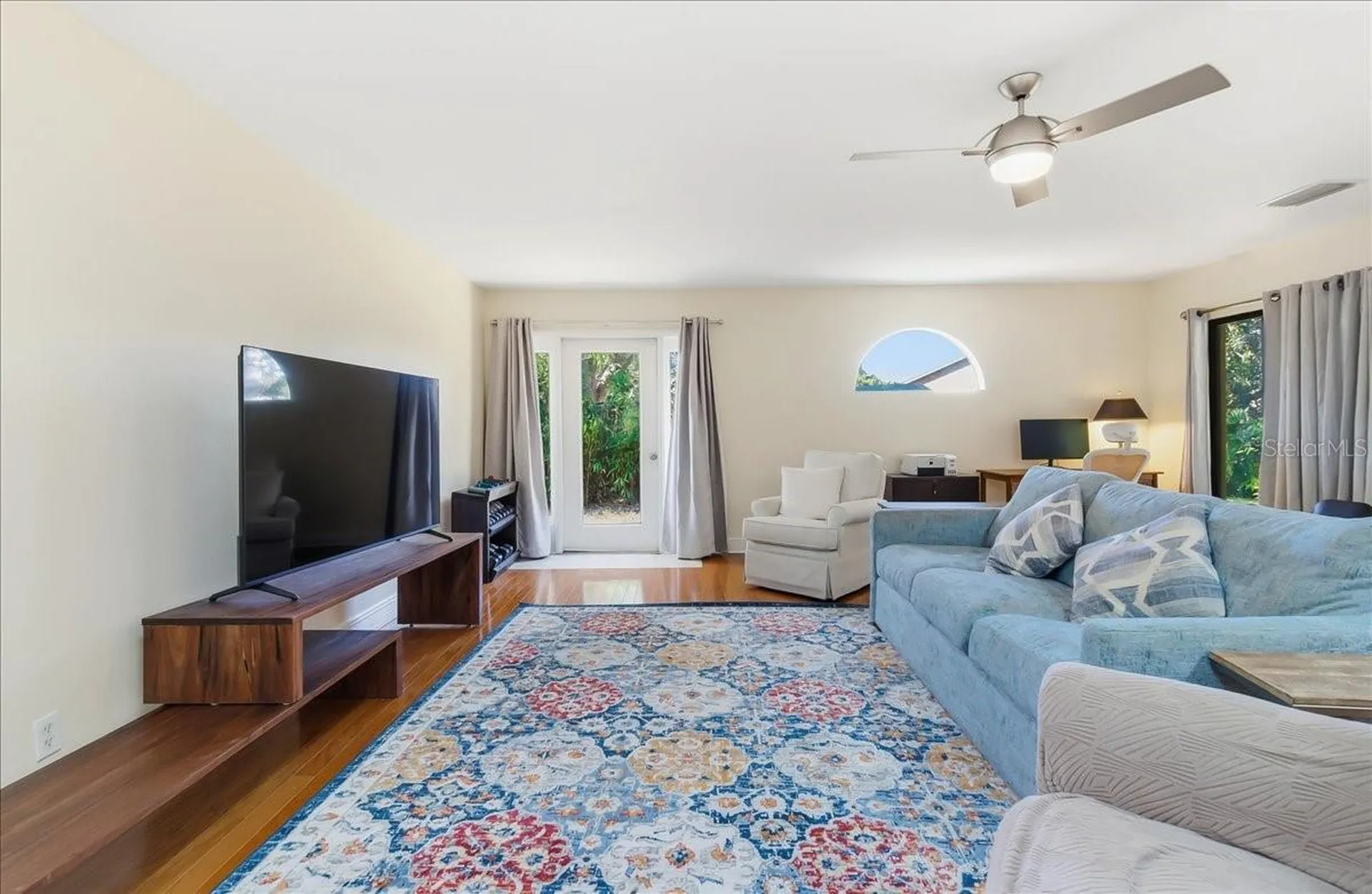 8215 Country Oaks Court Sarasota FL 34243