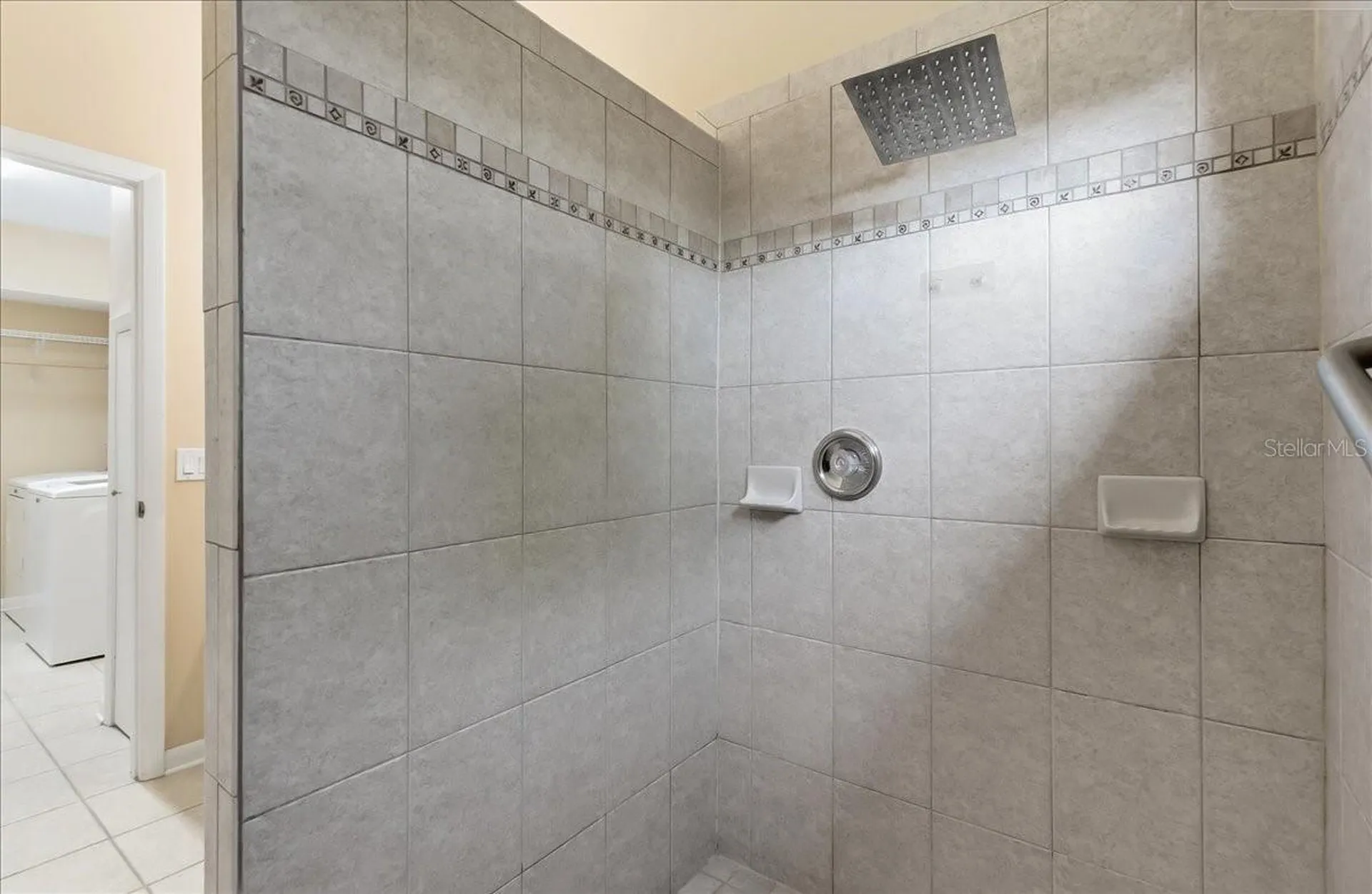 8215 Country Oaks Court Sarasota FL 34243