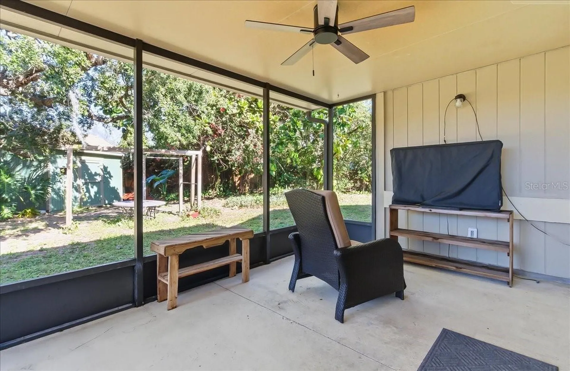 8215 Country Oaks Court Sarasota FL 34243