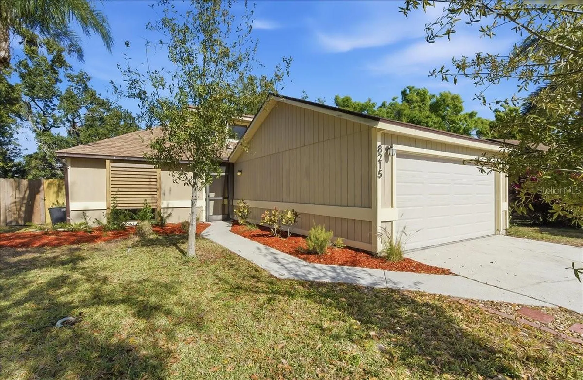 8215 Country Oaks Court Sarasota FL 34243