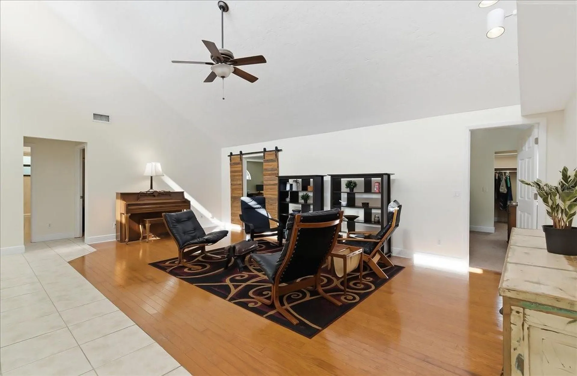 8215 Country Oaks Court Sarasota FL 34243