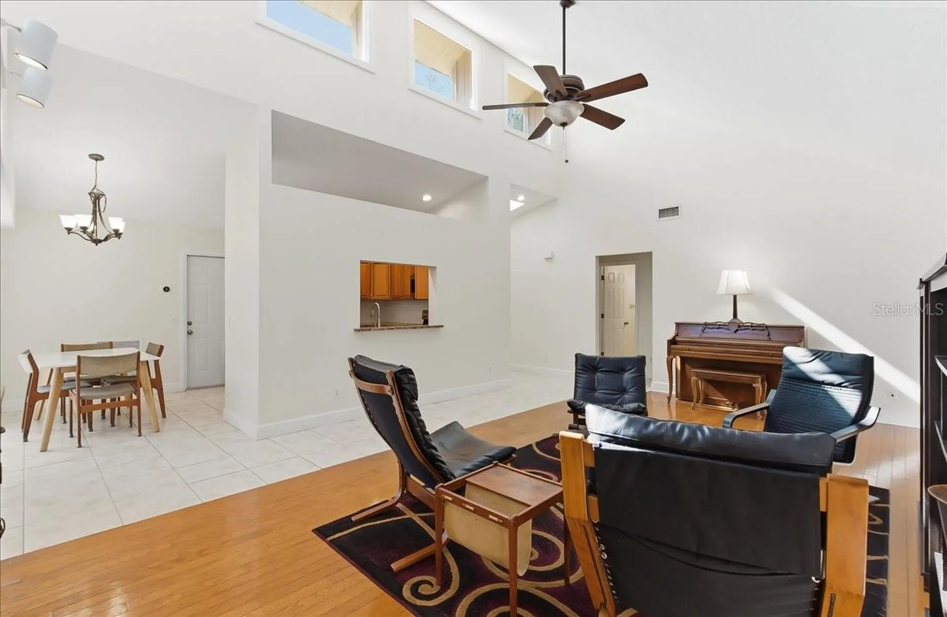 8215 Country Oaks Court Sarasota FL 34243