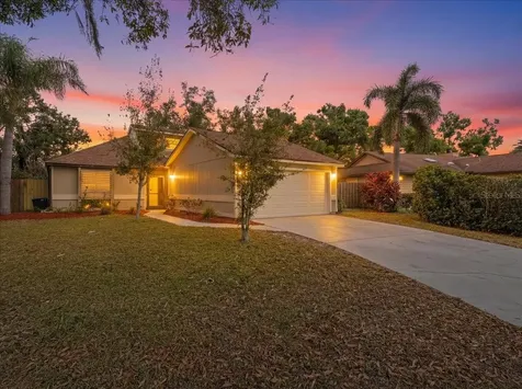 8215 Country Oaks Court Sarasota FL 34243
