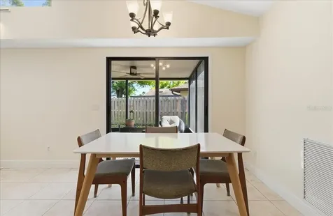 8215 Country Oaks Court Sarasota FL 34243