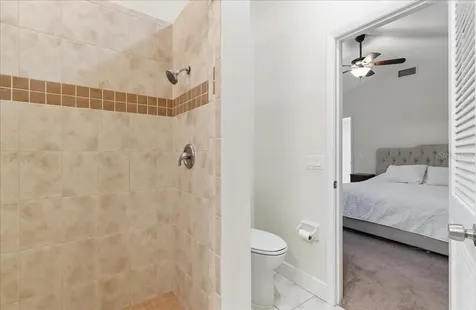 8215 Country Oaks Court Sarasota FL 34243
