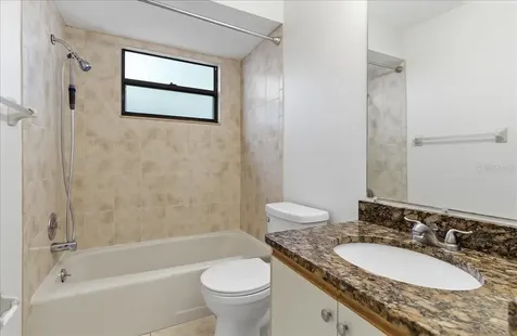 8215 Country Oaks Court Sarasota FL 34243