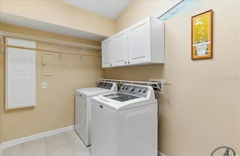 8215 Country Oaks Court Sarasota FL 34243