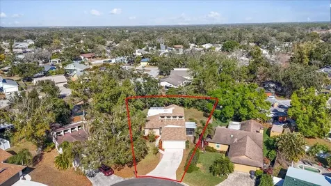 8215 Country Oaks Court Sarasota FL 34243