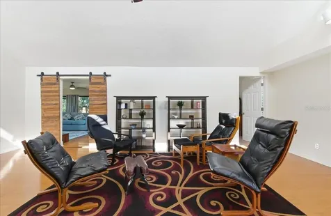 8215 Country Oaks Court Sarasota FL 34243