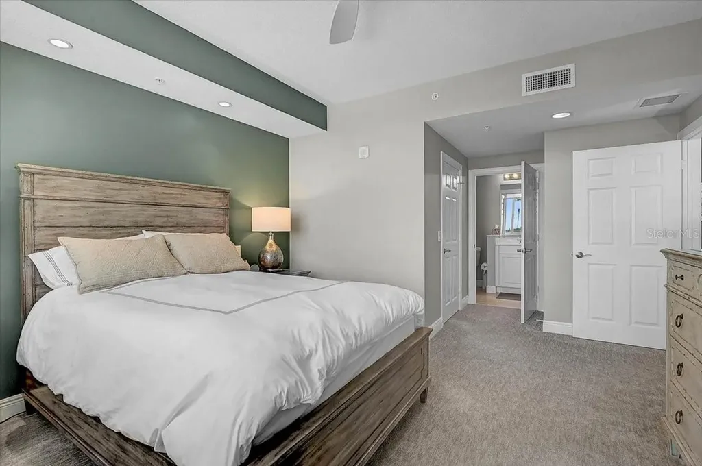 800 N Tamiami Trail Sarasota FL 34236