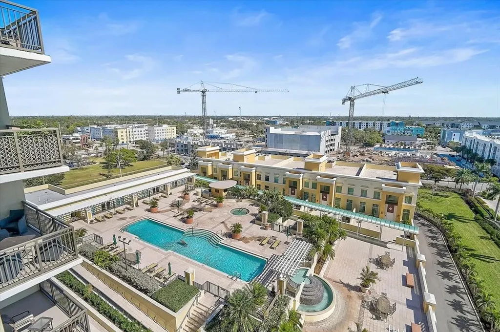 800 N Tamiami Trail Sarasota FL 34236