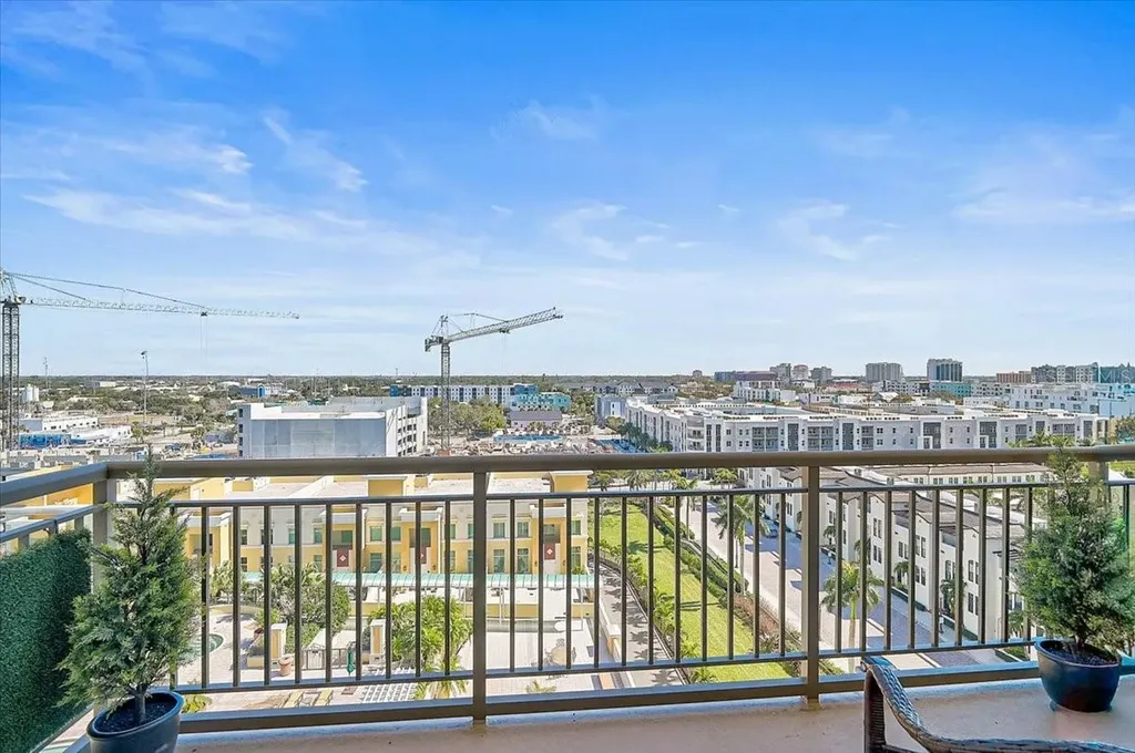 800 N Tamiami Trail Sarasota FL 34236