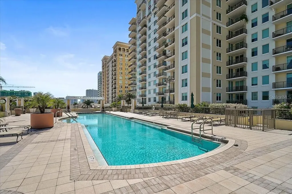 800 N Tamiami Trail Sarasota FL 34236