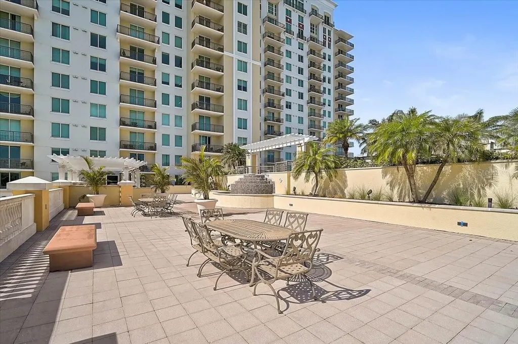 800 N Tamiami Trail Sarasota FL 34236