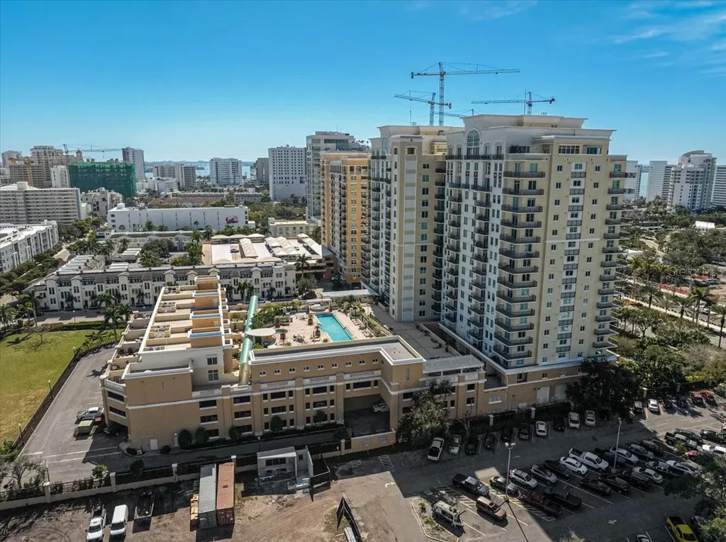 800 N Tamiami Trail Sarasota FL 34236