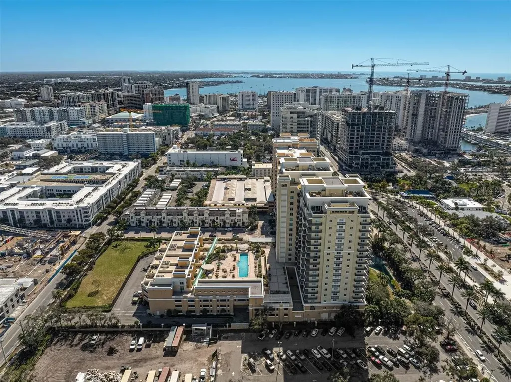 800 N Tamiami Trail Sarasota FL 34236