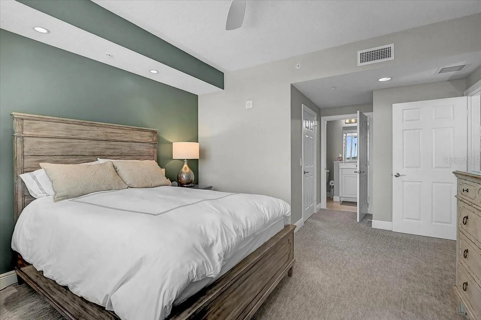 800 N Tamiami Trail Sarasota FL 34236