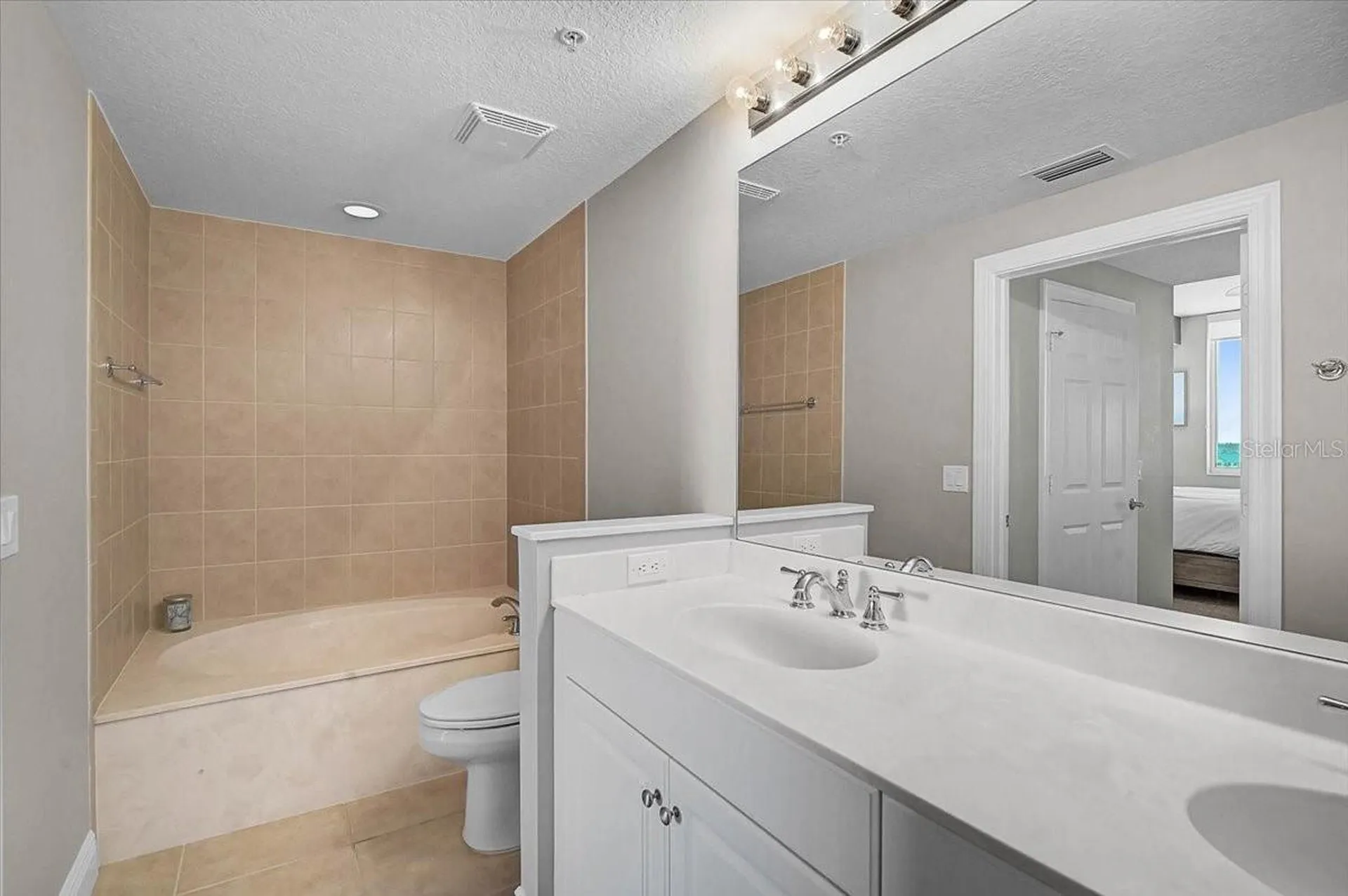 800 N Tamiami Trail Sarasota FL 34236