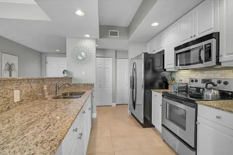 800 N Tamiami Trail Sarasota FL 34236