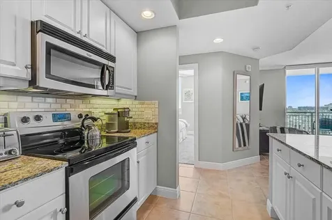 800 N Tamiami Trail Sarasota FL 34236