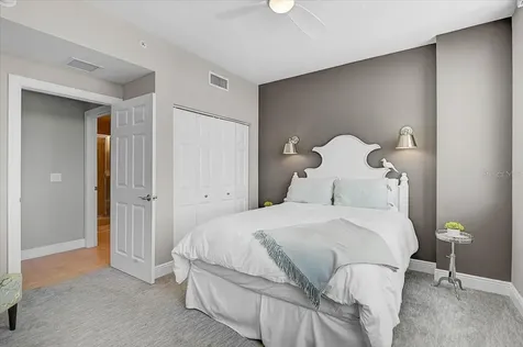 800 N Tamiami Trail Sarasota FL 34236