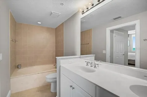 800 N Tamiami Trail Sarasota FL 34236
