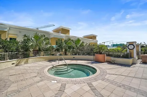 800 N Tamiami Trail Sarasota FL 34236