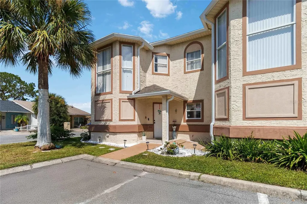 211 Dawn Court Kissimmee FL 34743