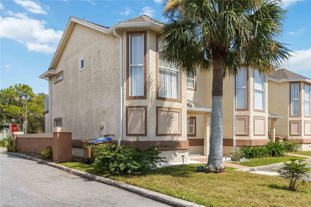 211 Dawn Court Kissimmee FL 34743