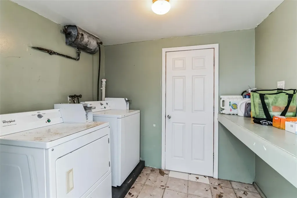 1233 Oak Street NE St Petersburg FL 33701
