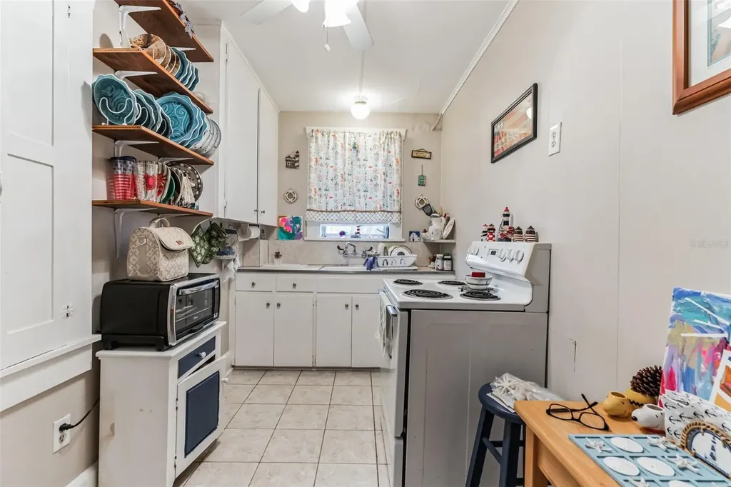 1233 Oak Street NE St Petersburg FL 33701