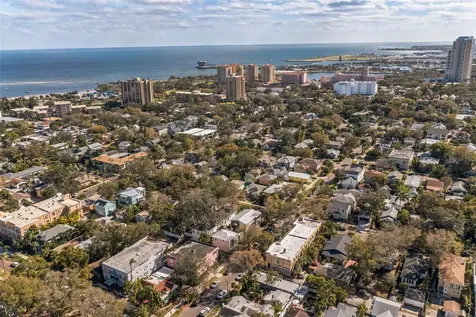 1233 Oak Street NE St Petersburg FL 33701