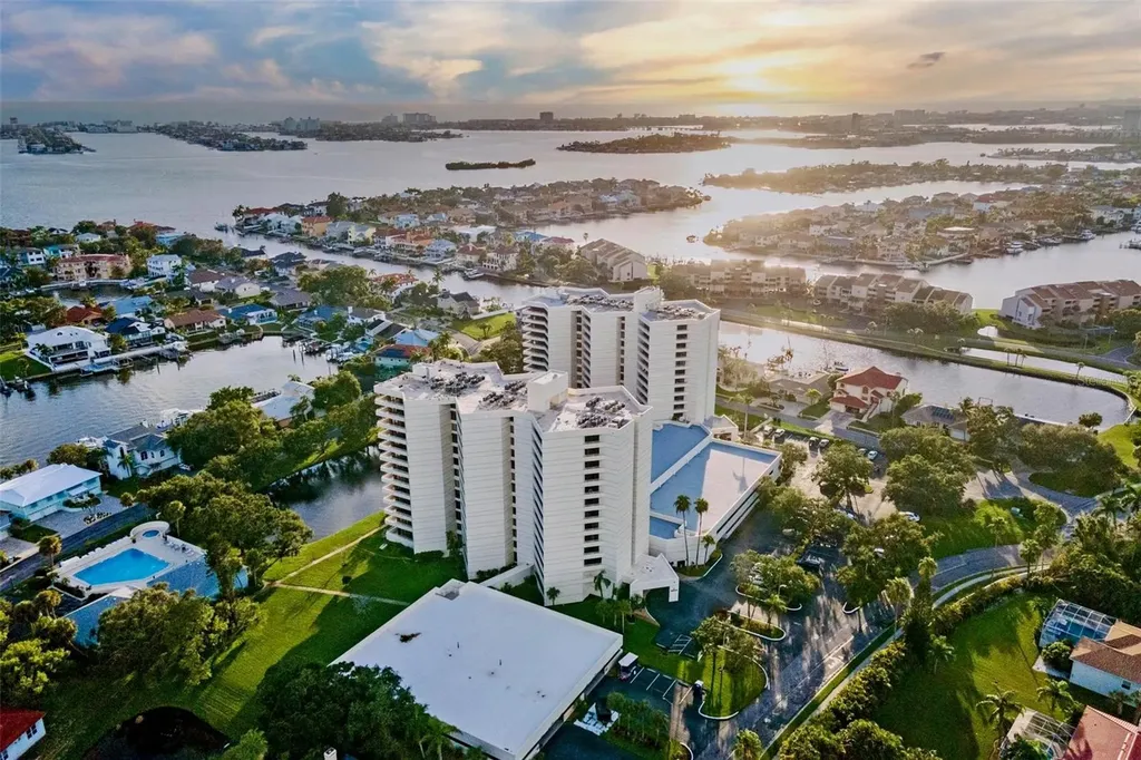 5950 Pelican Bay Plaza S St Petersburg FL 33707