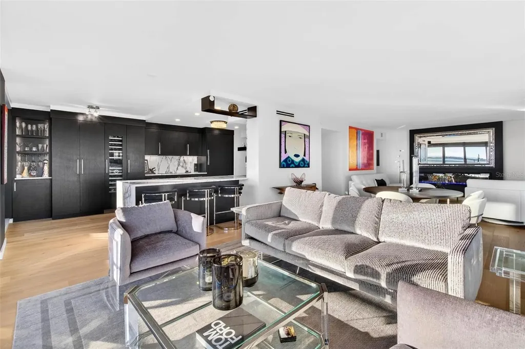 5950 Pelican Bay Plaza S St Petersburg FL 33707