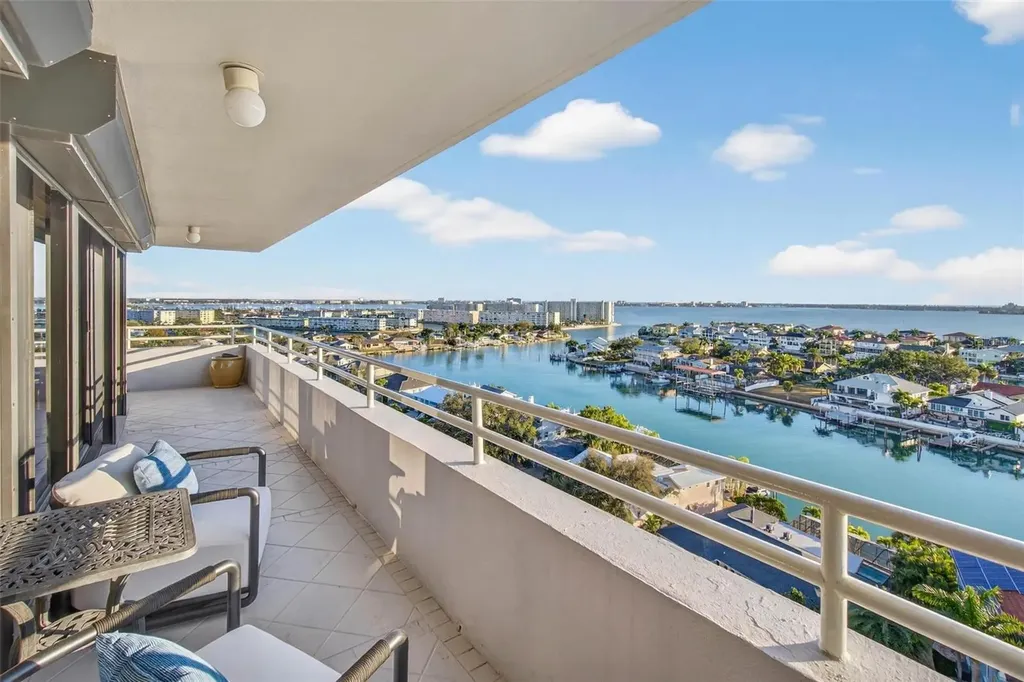 5950 Pelican Bay Plaza S St Petersburg FL 33707