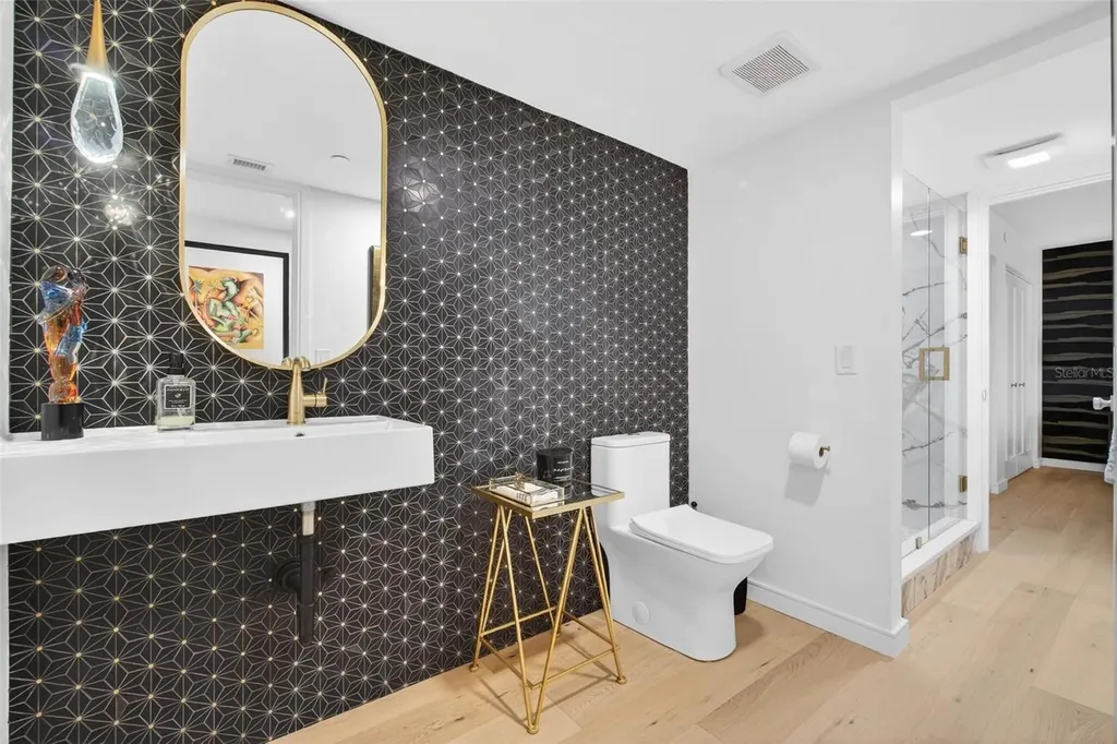 5950 Pelican Bay Plaza S St Petersburg FL 33707