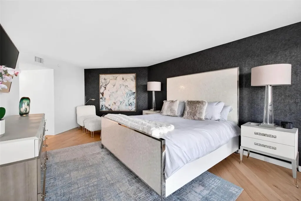 5950 Pelican Bay Plaza S St Petersburg FL 33707