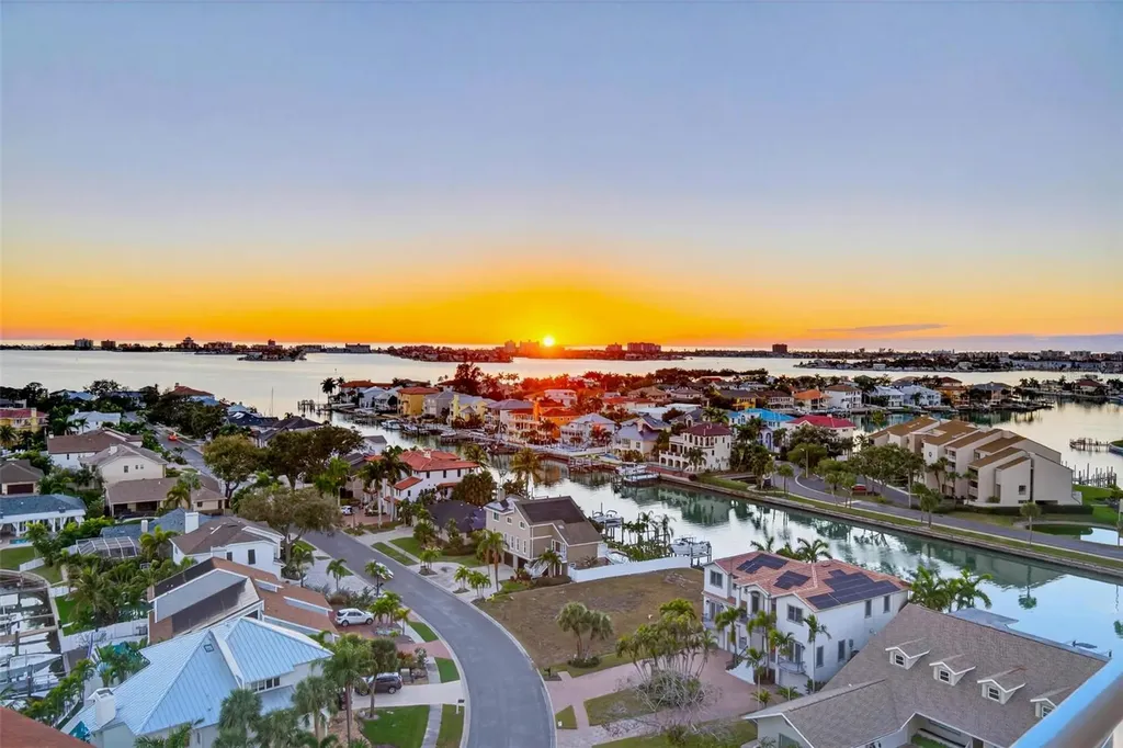 5950 Pelican Bay Plaza S St Petersburg FL 33707