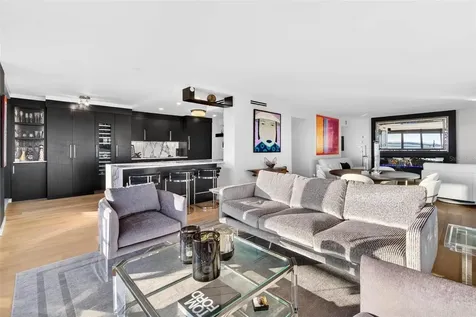 5950 Pelican Bay Plaza S St Petersburg FL 33707