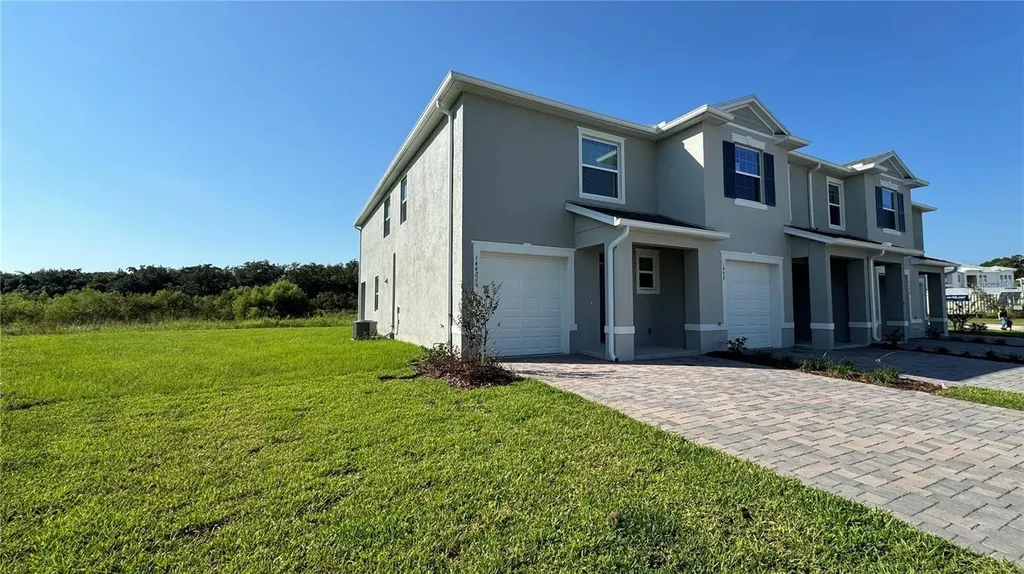 1442 Isleta Loop Kissimmee FL 34741