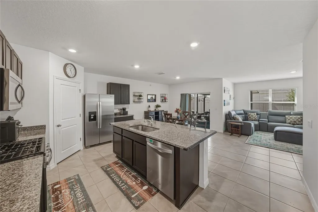 2741 Gardiner Lane Zephyrhills FL 33541