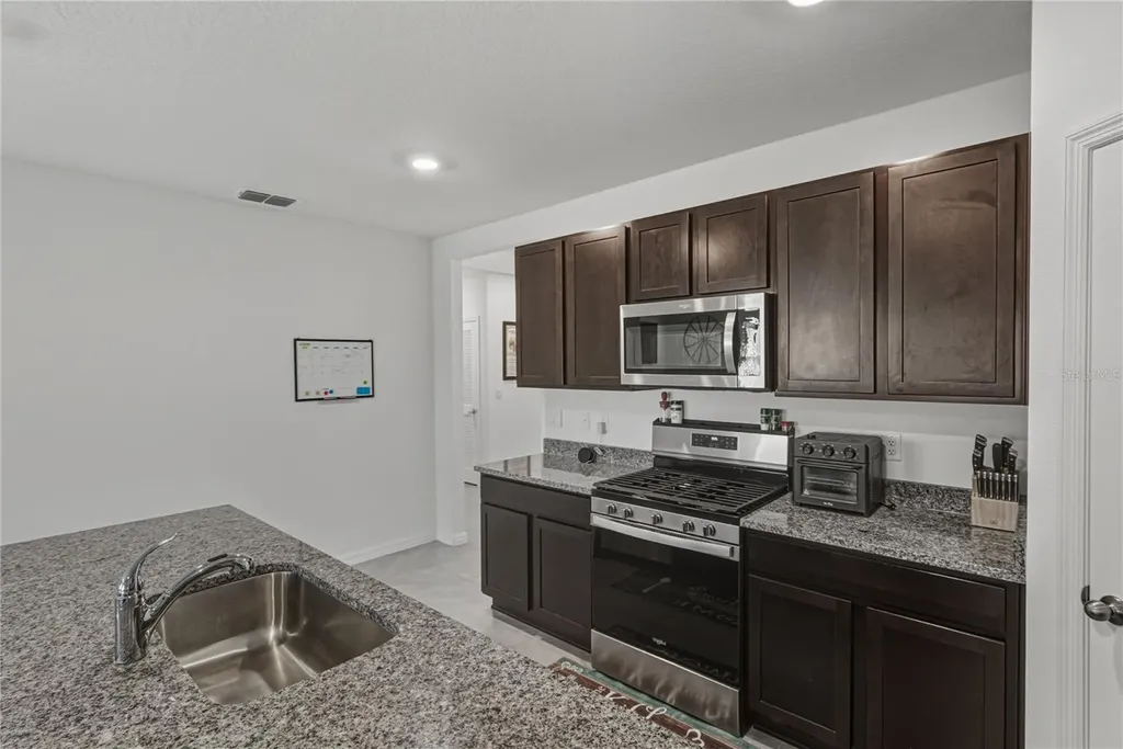 2741 Gardiner Lane Zephyrhills FL 33541