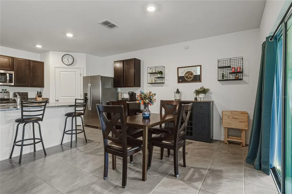 2741 Gardiner Lane Zephyrhills FL 33541