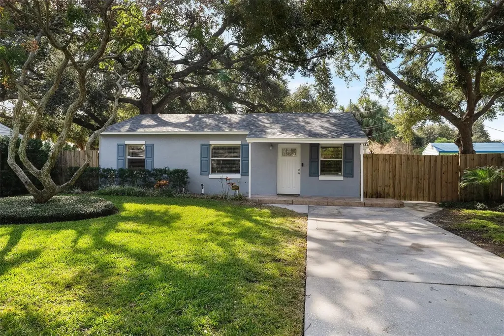 4722 W Wallcraft Avenue Tampa FL 33611