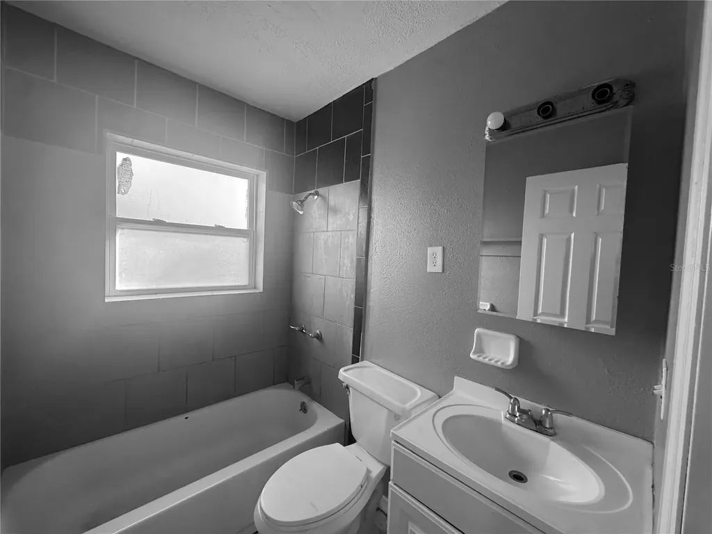 2802 5th Street E Bradenton FL 34208