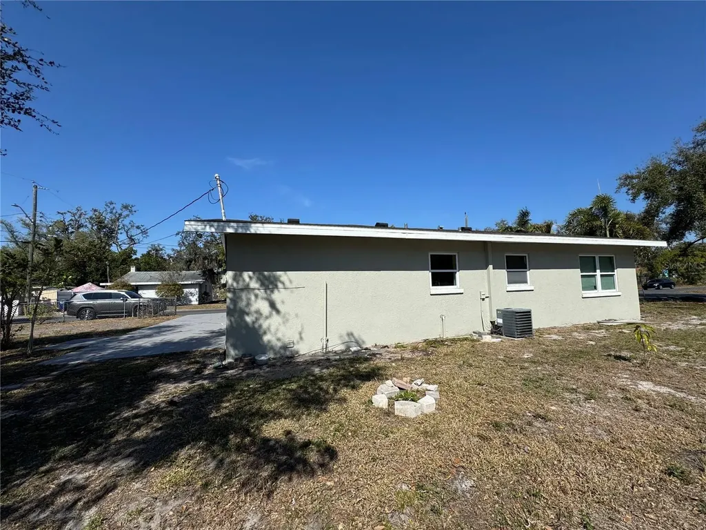 2802 5th Street E Bradenton FL 34208