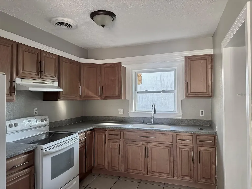 2802 5th Street E Bradenton FL 34208