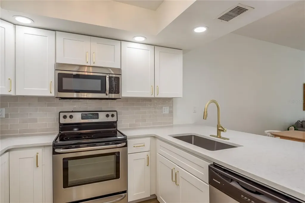 320 Island Way Clearwater Beach FL 33767