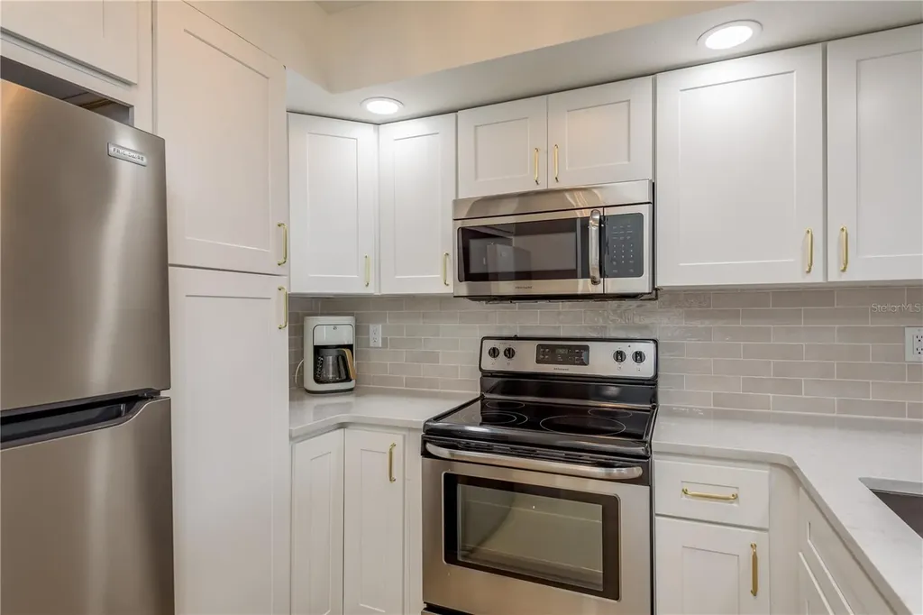 320 Island Way Clearwater Beach FL 33767