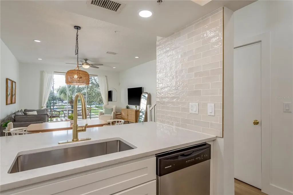 320 Island Way Clearwater Beach FL 33767